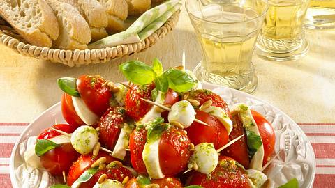 Tomaten-Mozzarella-Turm mit Pesto Rezept - Foto: House of Food / Bauer Food Experts KG