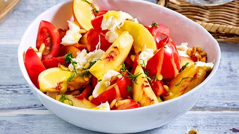 Tomaten-Nektarinen-Salat Rezept - Foto: House of Food / Bauer Food Experts KG