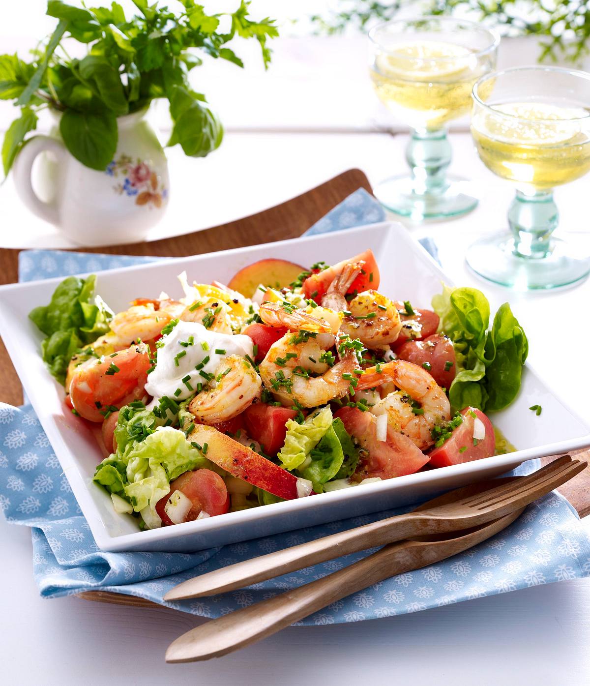 Tomaten-Nektarinensalat mit Garnelen Rezept