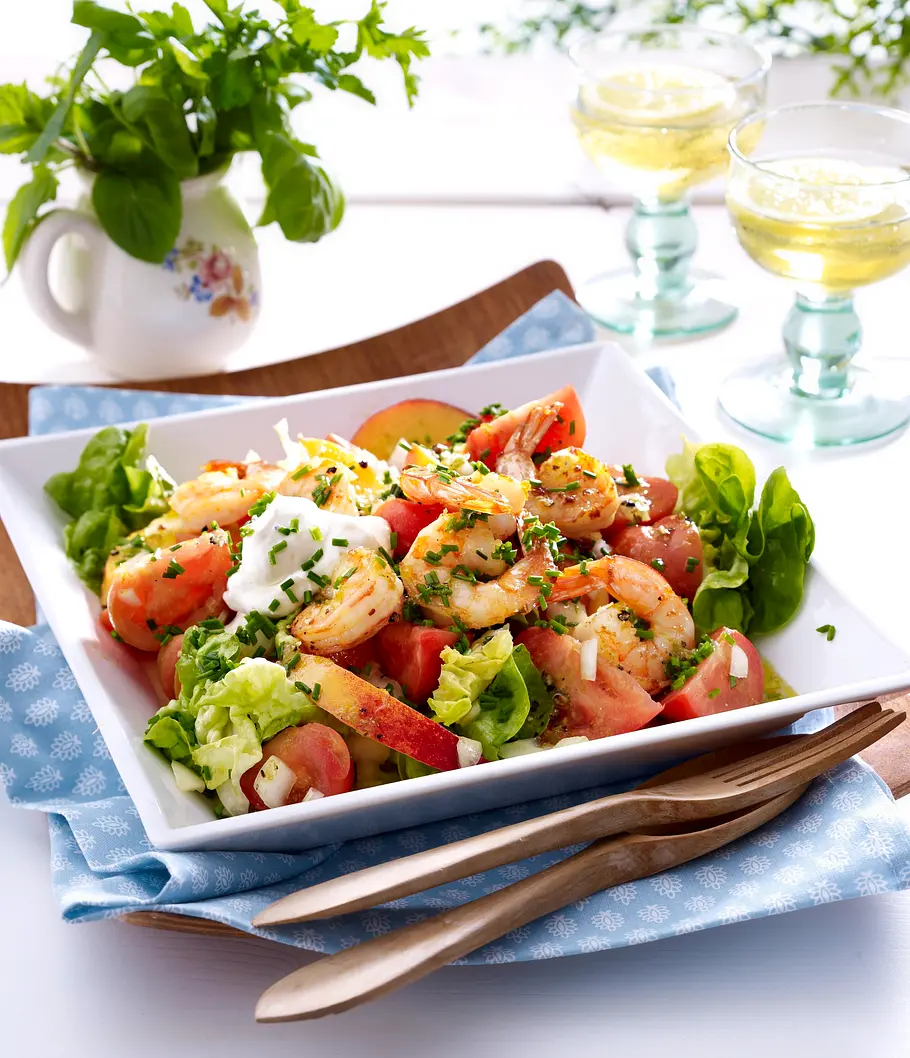 Tomaten-Nektarinensalat mit Garnelen Rezept Tomaten-Nektarinensalat mit Garnelen Rezept