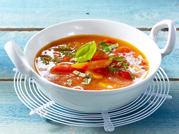 Tomaten-Paprikasuppe mit Aprikosen und Basilikum Rezept