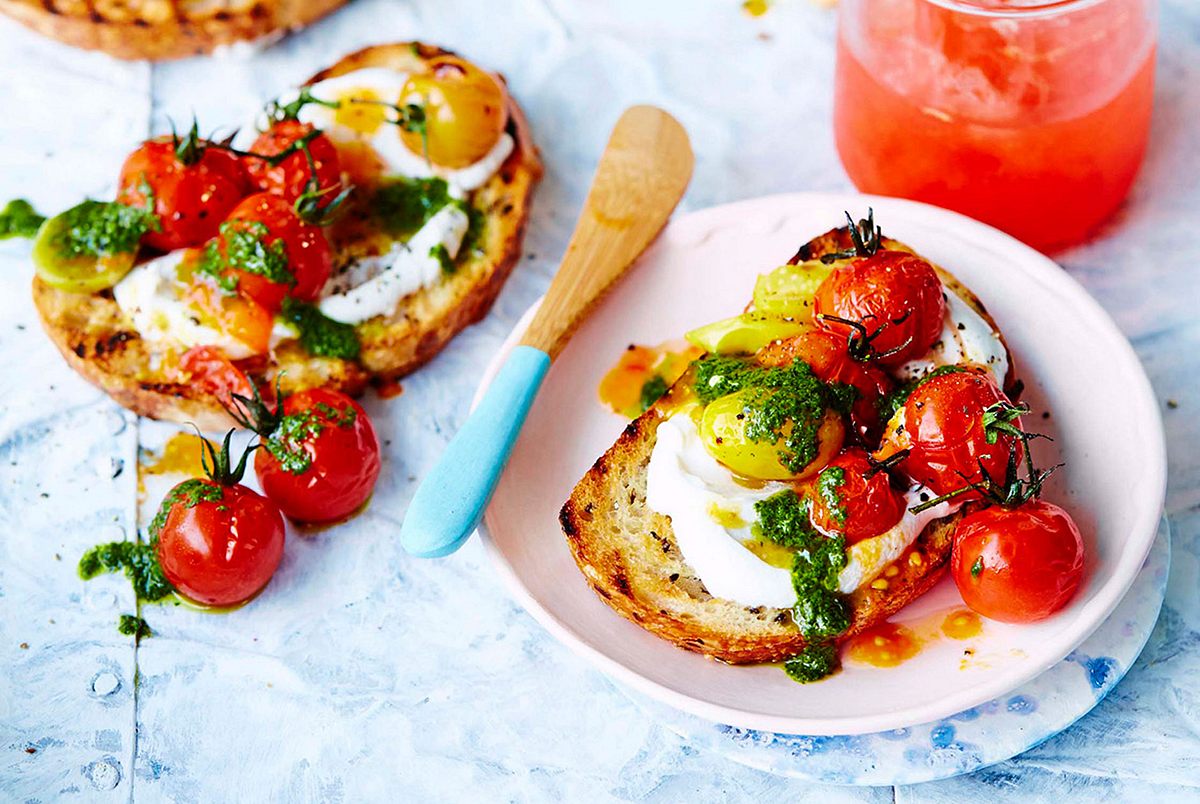 Tomaten-Pesto-Crostini für den Feierabend Rezept