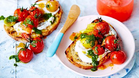 Tomaten-Pesto-Crostini für den Feierabend Rezept - Foto: Image Professionals