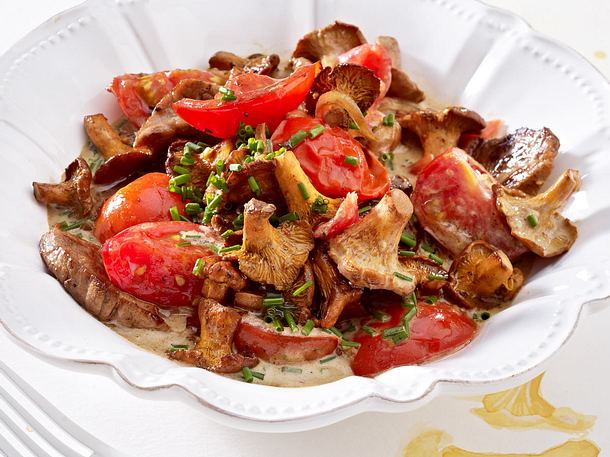 Tomaten-Pfifferlings-Ragout mit Schweinefilet Rezept Tomaten-Pfifferlings-Ragout mit Schweinefilet Rezept