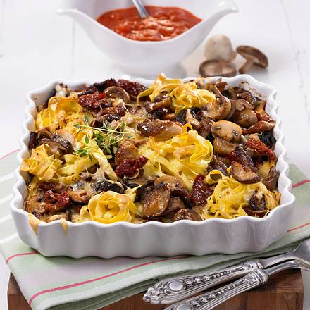 Tomaten-Pilz-Auflauf mit Bandnudeln Rezept Tomaten-Pilz-Auflauf mit Bandnudeln Rezept