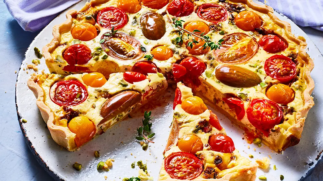 Tomaten-Quiche mit Ziegenkäse und Speck Rezept - Foto: LECKER @ Bauer Media Group Tomaten-Quiche mit Ziegenkäse und Speck Rezept - Foto: LECKER @ Bauer Media Group