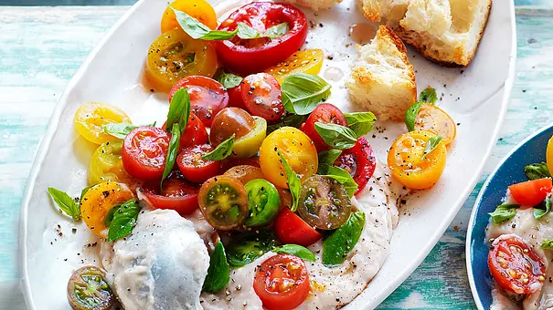 Tomaten-Salat auf Bohnenmus Rezept - Foto: Are Media Syndication Tomaten-Salat auf Bohnenmus Rezept - Foto: Are Media Syndication