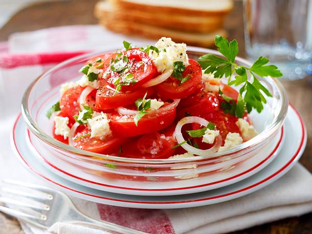 Tomaten-Salat mit Schafskäse Rezept Tomaten-Salat mit Schafskäse Rezept