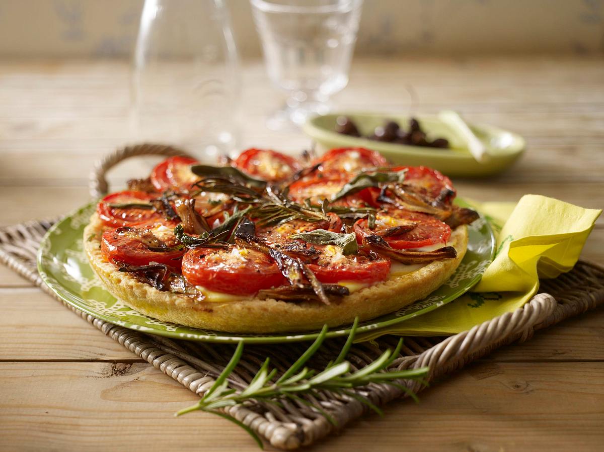 Tomaten-Salbei-Kuchen mit Ziegenfrischkäse Rezept