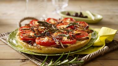 Tomaten-Salbei-Kuchen mit Ziegenfrischkäse Rezept - Foto: House of Food / Bauer Food Experts KG