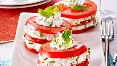 Tomaten-Sardinen-Türmchen Rezept - Foto: LECKER @ Bauer Media Group