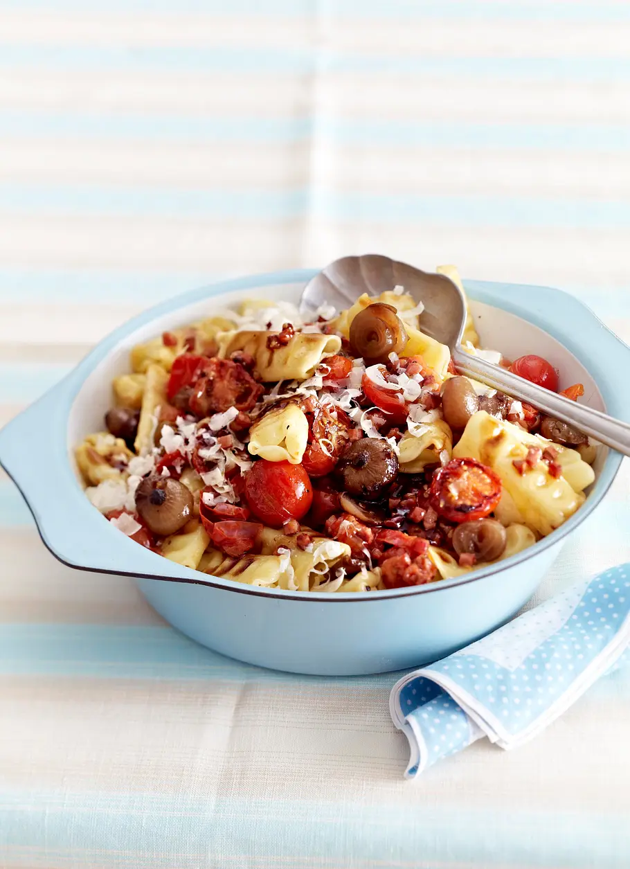 Tomaten-Schinken-Nudeln mit Schalotten Rezept Tomaten-Schinken-Nudeln mit Schalotten Rezept