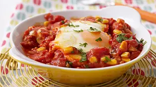 Tomaten-Shakshuka mit Mais Rezept - Foto: LECKER @ Bauer Media Group Tomaten-Shakshuka mit Mais Rezept - Foto: LECKER @ Bauer Media Group