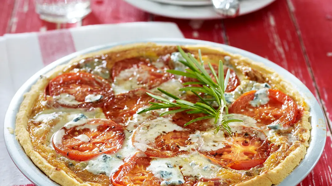 Tomaten-Speck-Kuchen mit Gorgonzolaguss Rezept - Foto: LECKER @ Bauer Media Group
