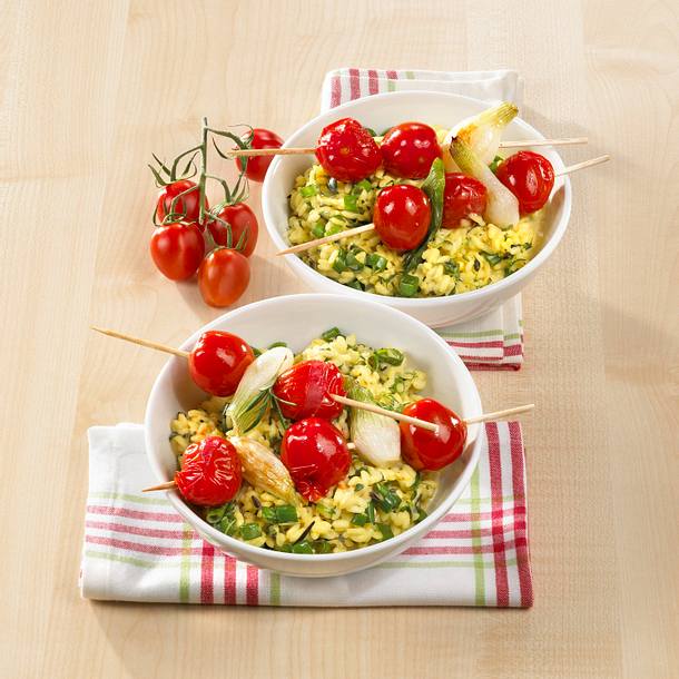 Tomaten-Spieße auf Kräuter-Risotto Rezept
