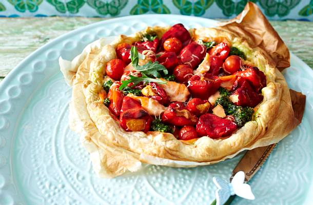 Tomaten-Tarte mit Hähnchen und Pesto Rezept Tomaten-Tarte mit Hähnchen und Pesto Rezept