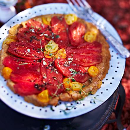 Tomaten-Tarte Tatin mit Flaschen- und gelben Tomaten und Fenchelsamen Rezept Tomaten-Tarte Tatin mit Flaschen- und gelben Tomaten und Fenchelsamen Rezept