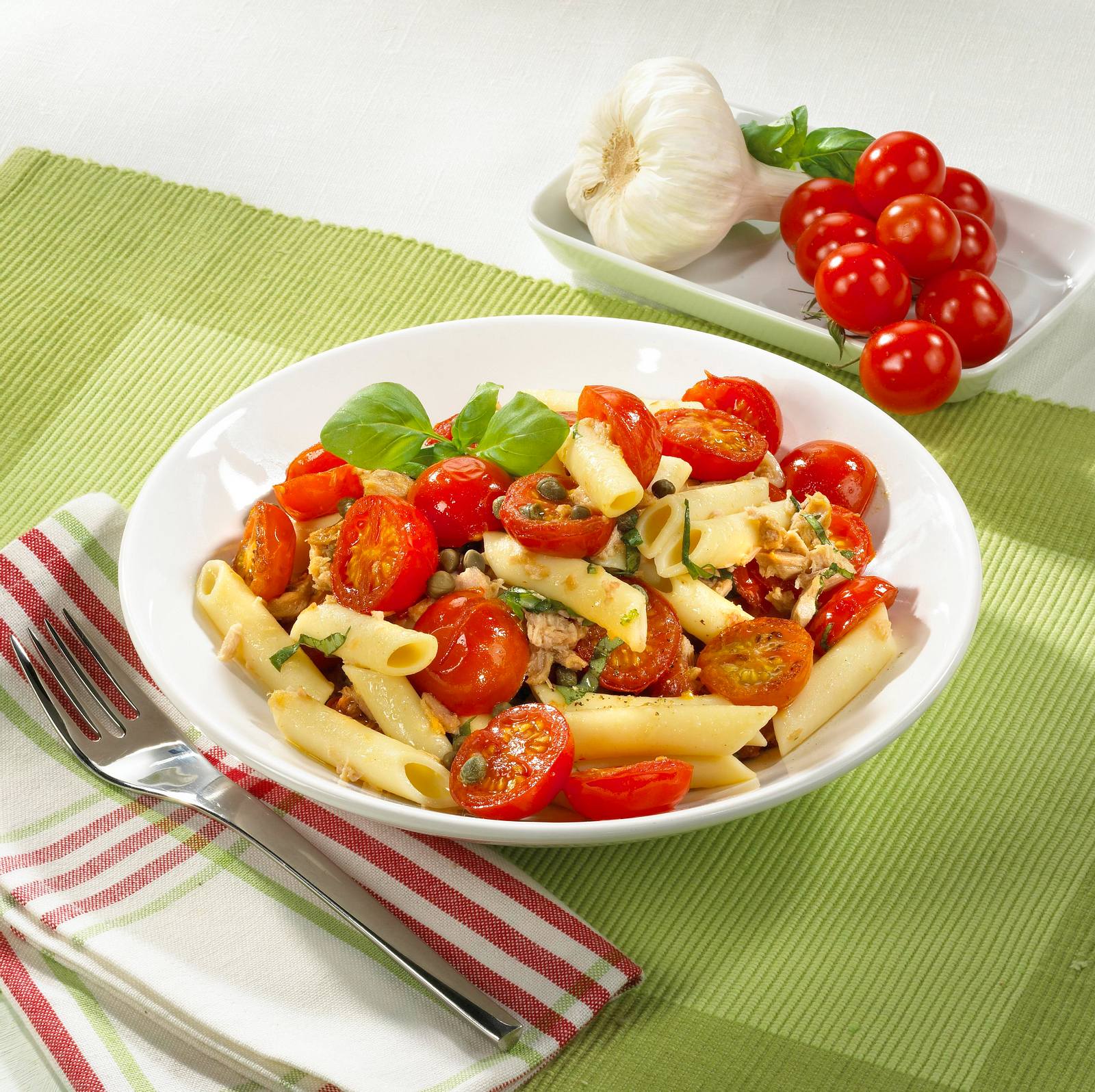 Tomaten-Thunfisch-Nudeln Rezept | LECKER