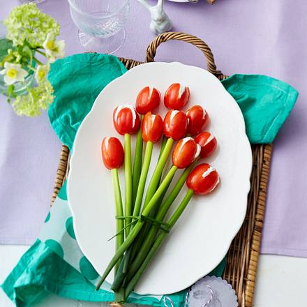 Tomaten-Tulpenstrauß mit Frischkäsefüllung Rezept Tomaten-Tulpenstrauß mit Frischkäsefüllung Rezept