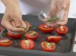 Tomaten trocknen und aromatisieren - Foto: House of Food / Bauer Food Experts KG