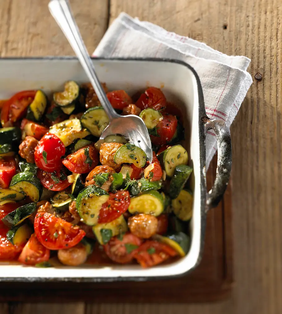 Tomaten-Zucchini-Gemüse mit Brätbällchen Rezept Tomaten-Zucchini-Gemüse mit Brätbällchen Rezept