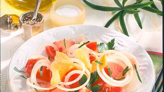 Tomaten-Zwiebel-Salat mit Gouda Rezept - Foto: House of Food / Bauer Food Experts KG