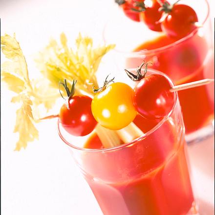 Tomatendrink mit Sellerie Rezept Tomatendrink mit Sellerie Rezept