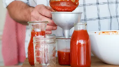 Tomatenketchup - das Grundrezept Rezept - Foto: LECKER @ Bauer Media Group