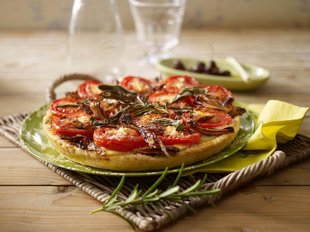 Tomatenkuchen mit Ziegenfrischkäse, Salbei und Parmaschinken Rezept Tomatenkuchen mit Ziegenfrischkäse, Salbei und Parmaschinken Rezept