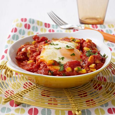 Tomatenpfanne mit pochierten Eiern Rezept Tomatenpfanne mit pochierten Eiern Rezept