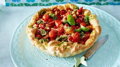 Tomatenquiche mit Cashew-Pesto Rezept - Foto: LECKER @ Bauer Media Group