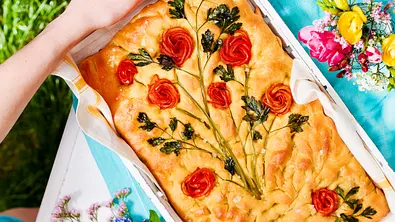 Tomatenrosen-Focaccia Rezept - Foto: LECKER @ Bauer Media Group