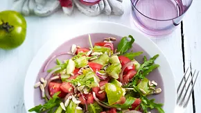 Tomatensalat mit Avocadowürfeln Rezept - Foto: LECKER @ Bauer Media Group Tomatensalat mit Avocadowürfeln Rezept - Foto: LECKER @ Bauer Media Group