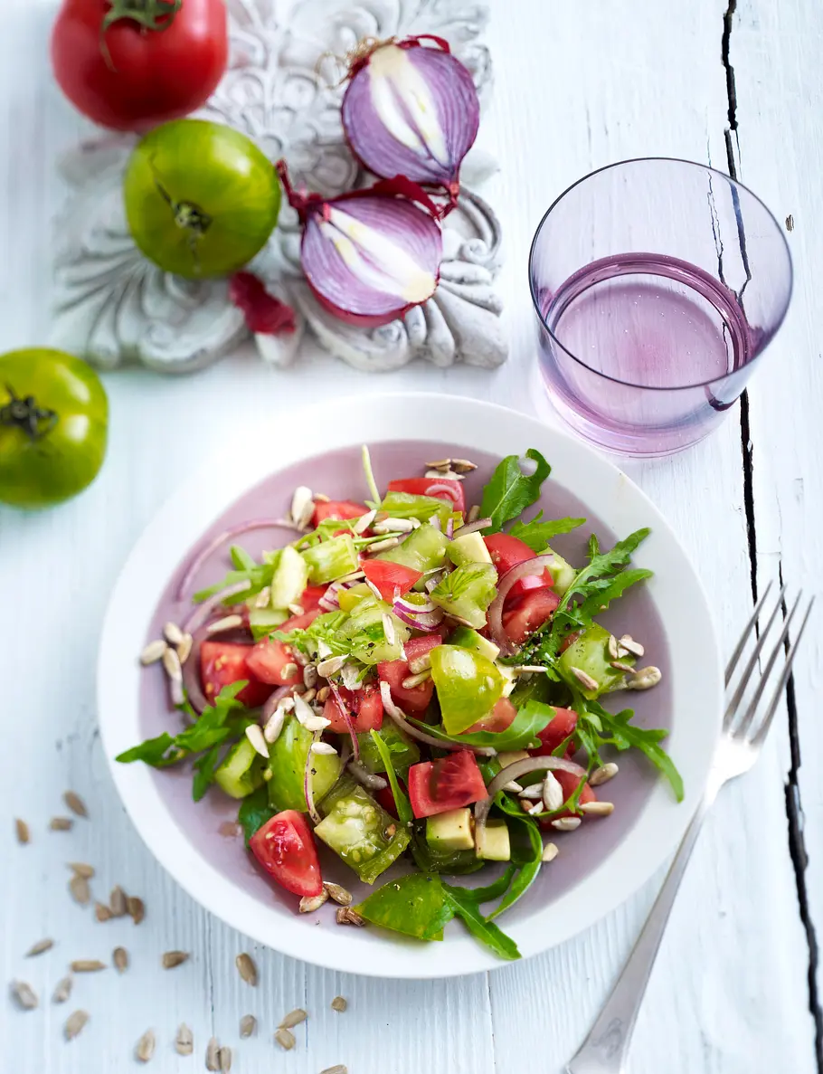 Tomatensalat mit Avocadowürfeln Rezept Tomatensalat mit Avocadowürfeln Rezept