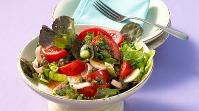 Tomatensalat mit Eiern Rezept - Foto: LECKER @ Bauer Media Group