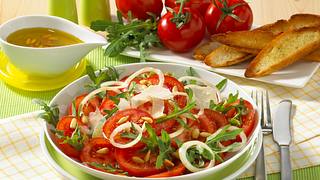 Tomatensalat mit Rauke und Parmesan Rezept - Foto: House of Food / Bauer Food Experts KG