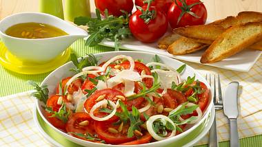 Tomatensalat mit Rauke und Parmesan Rezept - Foto: House of Food / Bauer Food Experts KG
