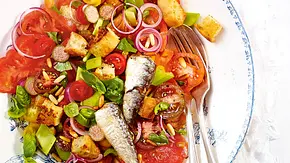 Tomatensalat mit Sardinen Rezept - Foto: LECKER @ Bauer Media Group Tomatensalat mit Sardinen Rezept - Foto: LECKER @ Bauer Media Group