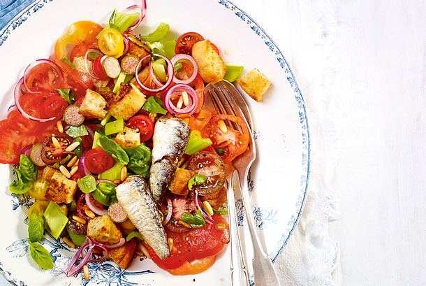 Tomatensalat mit Sardinen Rezept Tomatensalat mit Sardinen Rezept