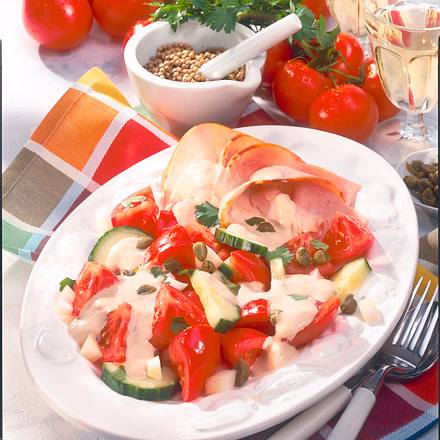 Tomatensalat mit Thunfischsoße Rezept Tomatensalat mit Thunfischsoße Rezept
