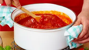 Tomatensauce selber machen Rezept - Foto: LECKER @ Bauer Media Group Tomatensauce selber machen Rezept - Foto: LECKER @ Bauer Media Group