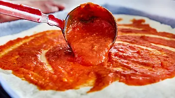 Tomatensoße für Pizza Rezept - Foto: LECKER @ Bauer Media Group Tomatensoße für Pizza Rezept - Foto: LECKER @ Bauer Media Group