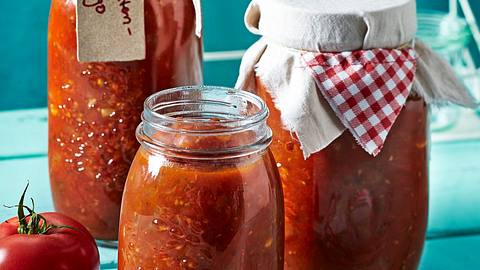 Tomatensugo für den Vorrat Rezept - Foto: House of Food / Bauer Food Experts KG