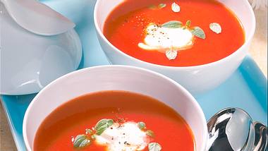 Tomatensuppe mit Crème fraîche Rezept - Foto: House of Food / Bauer Food Experts KG