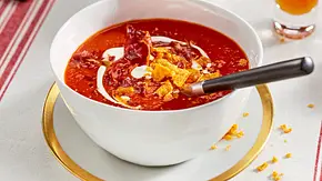 Tomatensuppe mit einem Hauch Zimt Rezept - Foto: LECKER @ Bauer Media Group Tomatensuppe mit einem Hauch Zimt Rezept - Foto: LECKER @ Bauer Media Group