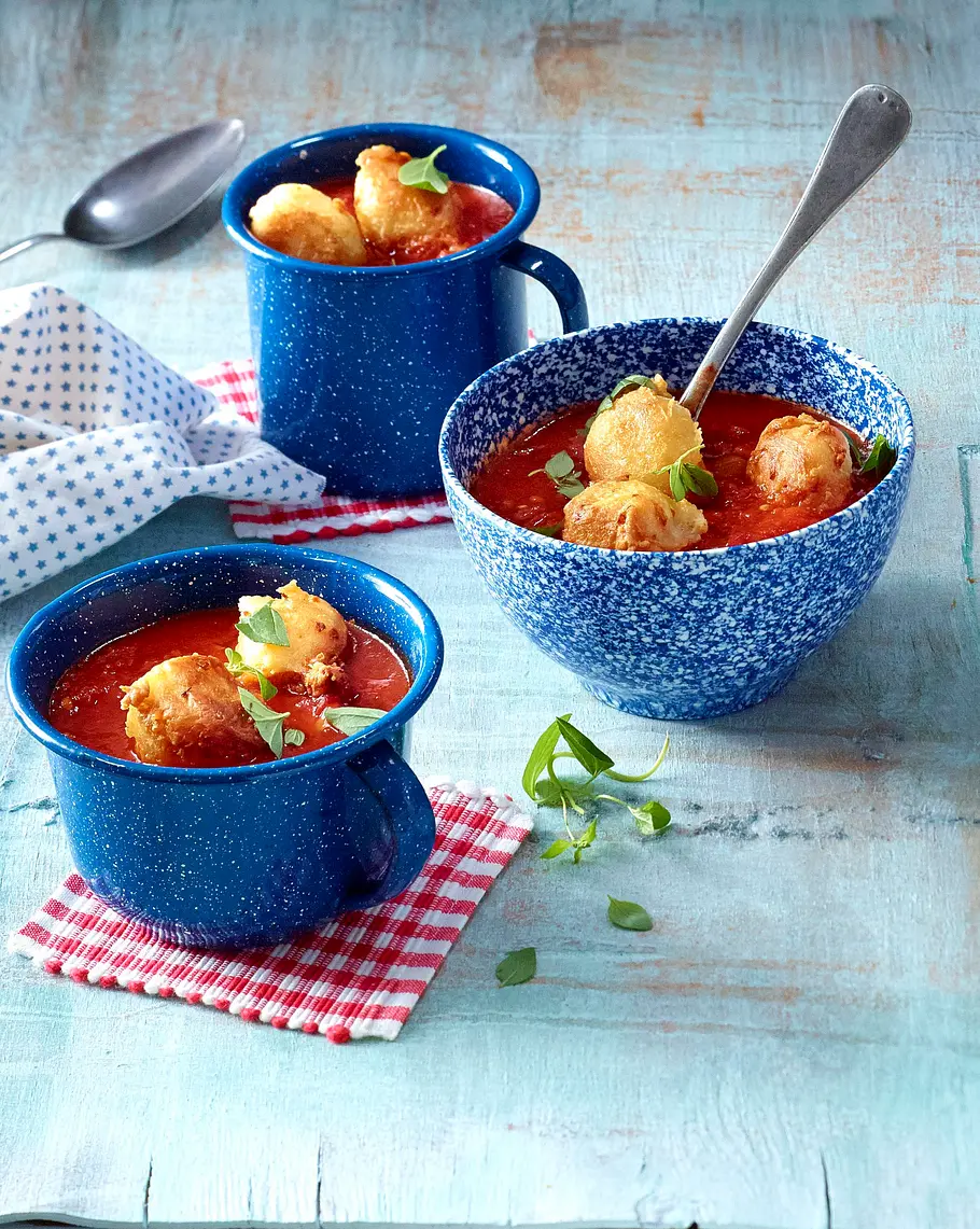 Tomatensuppe mit gebratenen Käsenockerln Rezept Tomatensuppe mit gebratenen Käsenockerln Rezept