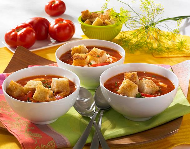 Tomatensuppe mit Gin-Sahne und Croûtons Rezept Tomatensuppe mit Gin-Sahne und Croûtons Rezept