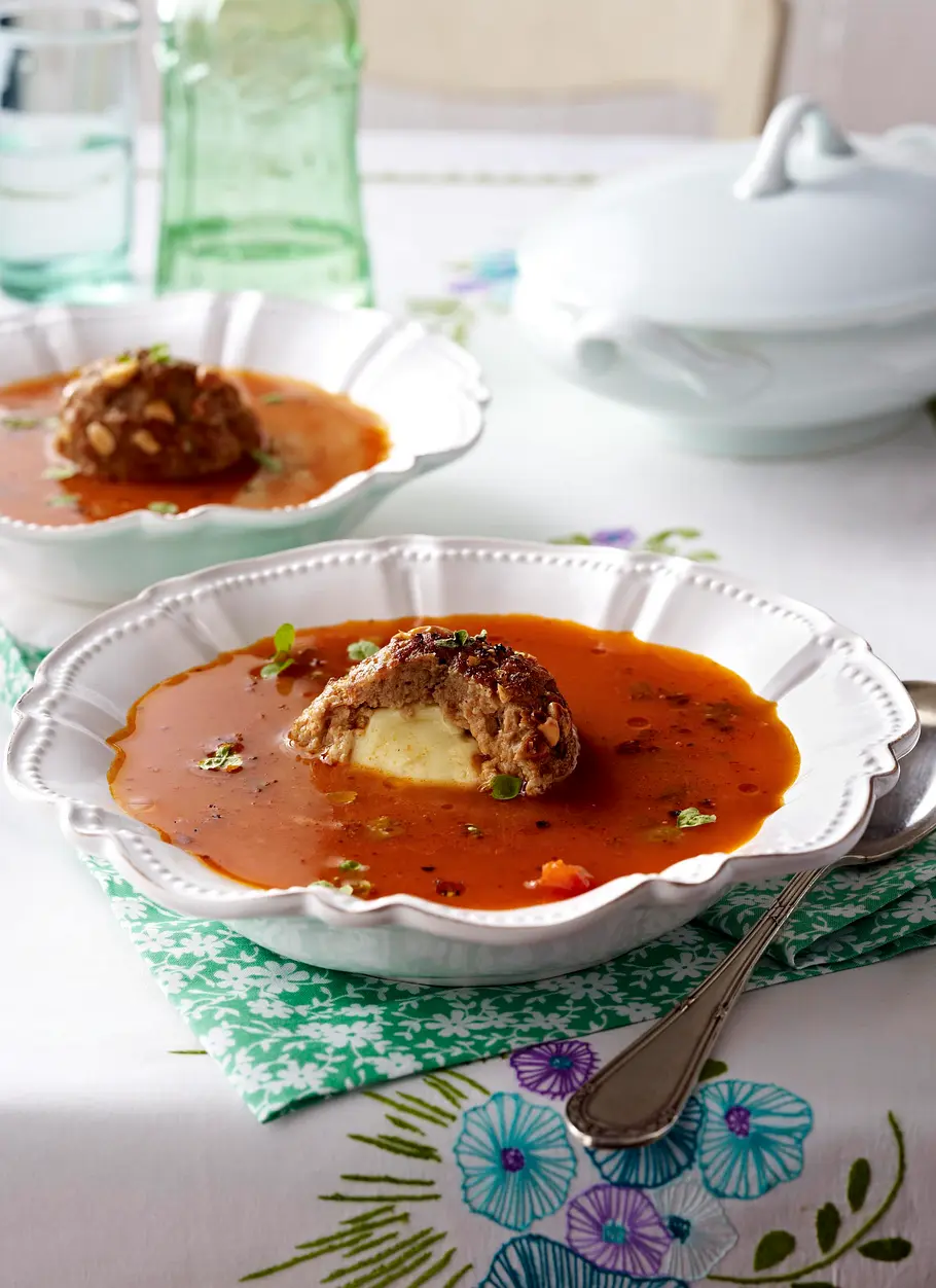 Tomatensuppe mit Hackknödel „surprise“ Rezept Tomatensuppe mit Hackknödel „surprise“ Rezept
