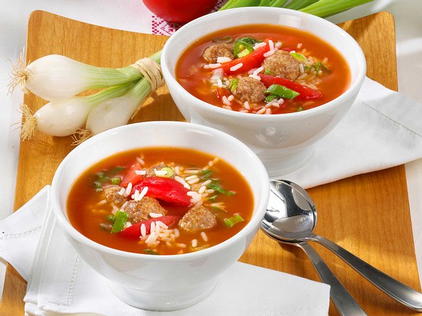 Tomatensuppe mit Reis und Hackbällchen Rezept