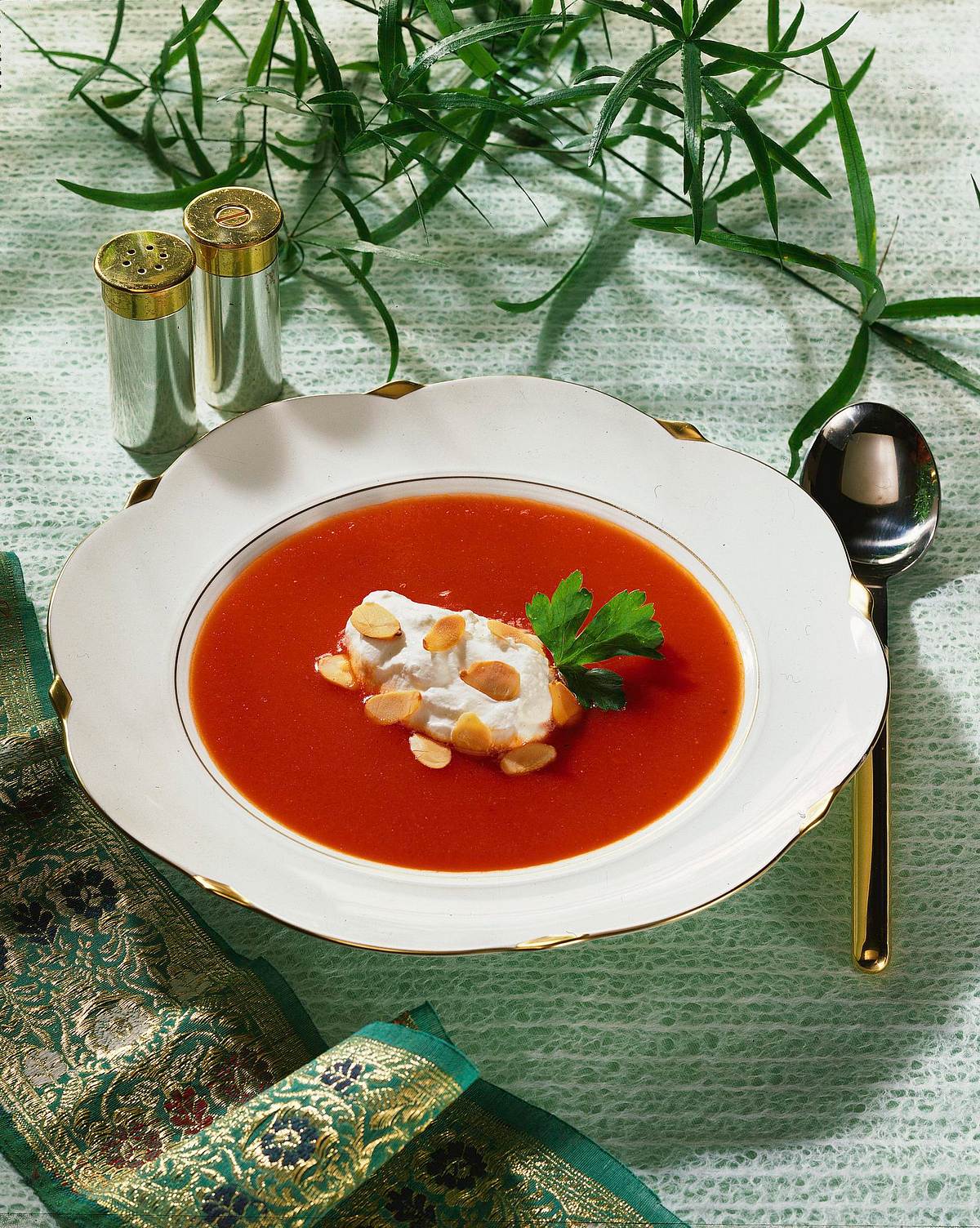 Tomatensuppe mit Sahnehaube Rezept